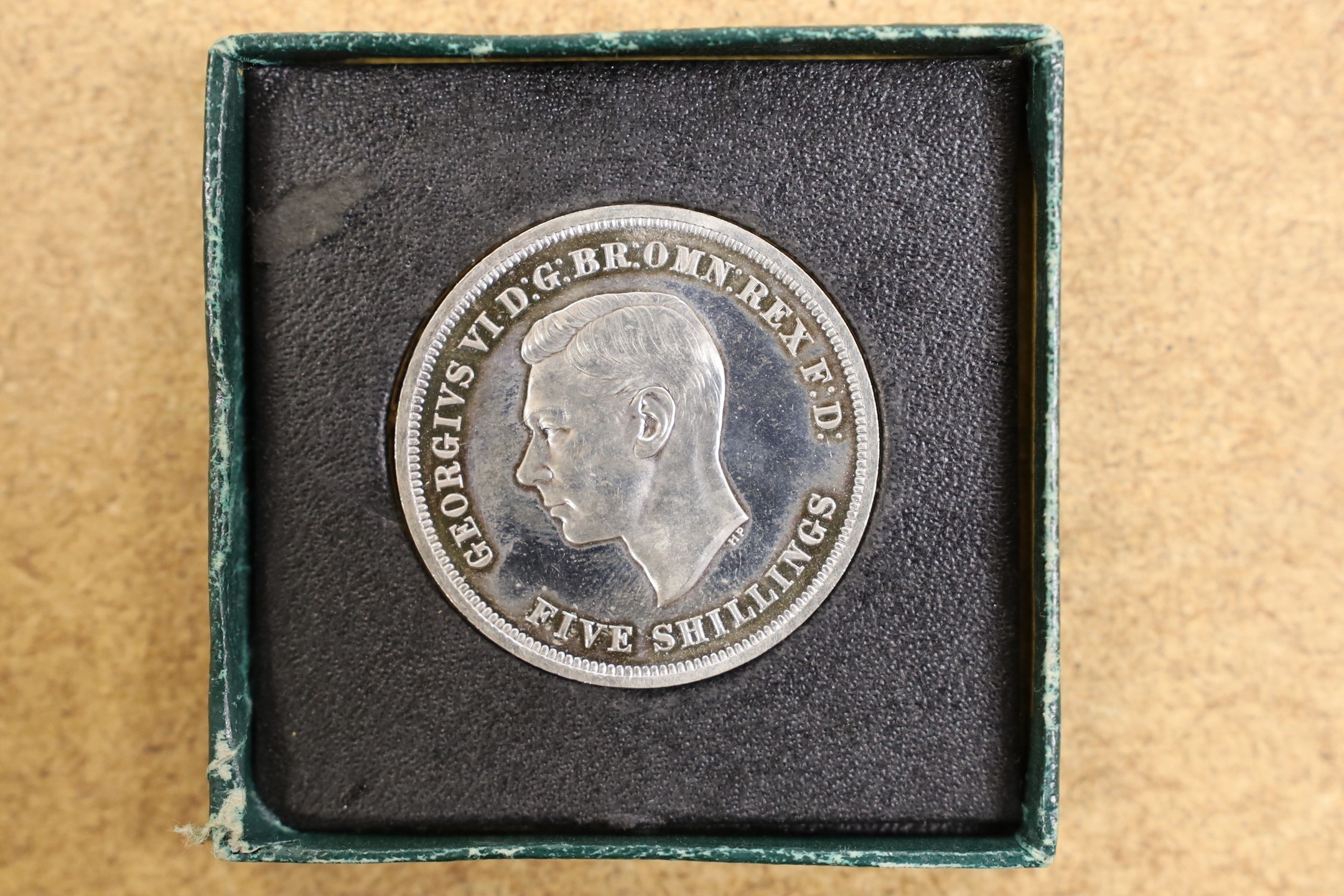 UK coins - Victoria maundy sets, 1899 in original case, 1893 in a later case, George V Maundy set 1915, later case and Edward VII maundy set 1904, later case, 3d worn, Together with various 19th/20th century commemorativ